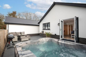 The Paddock - Lovely Cottage with Hot Tub